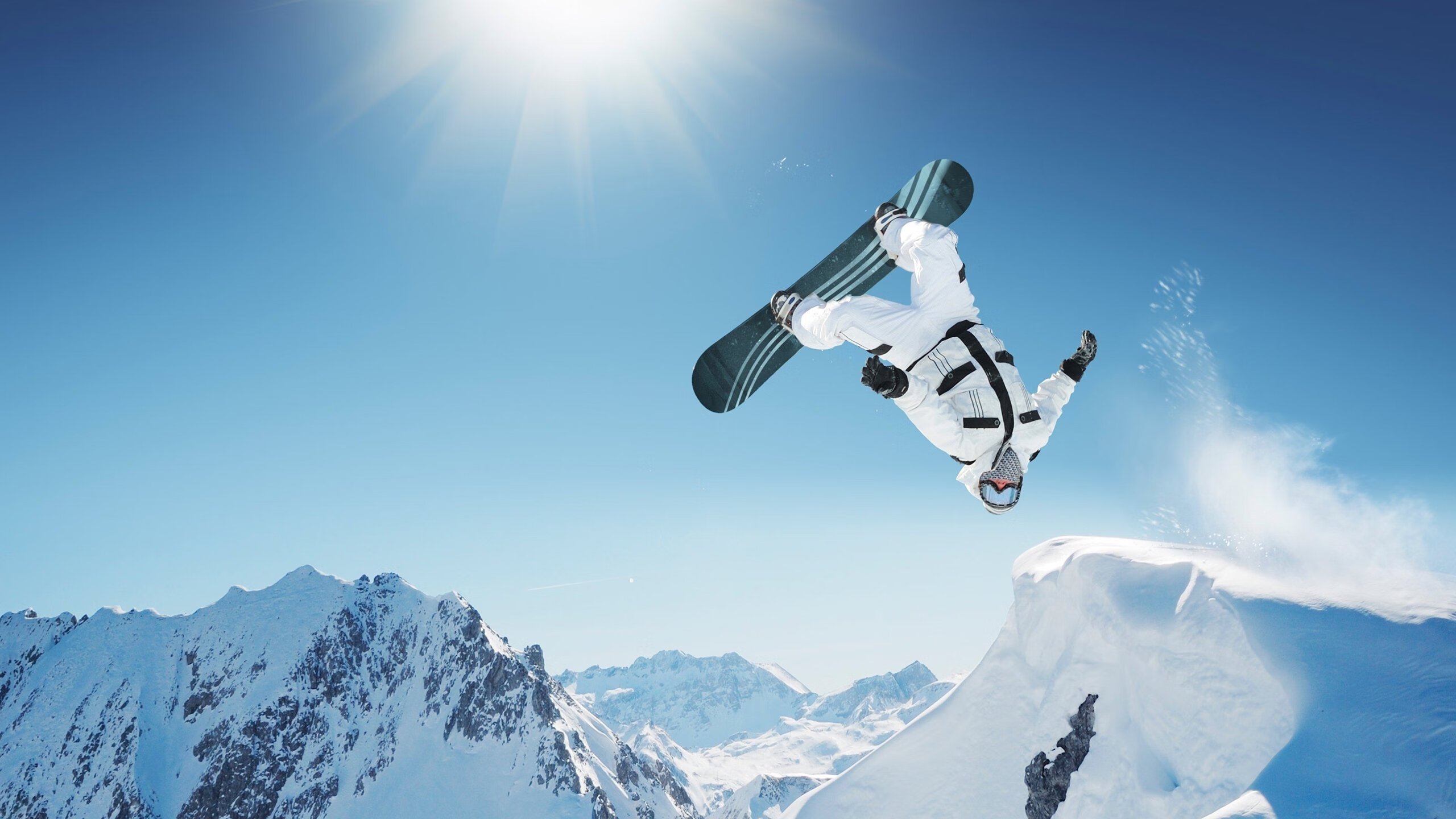 “高新区全民健身馆:短柄墙球赛场,一拍定胜负,脑力与技巧谁更强?”