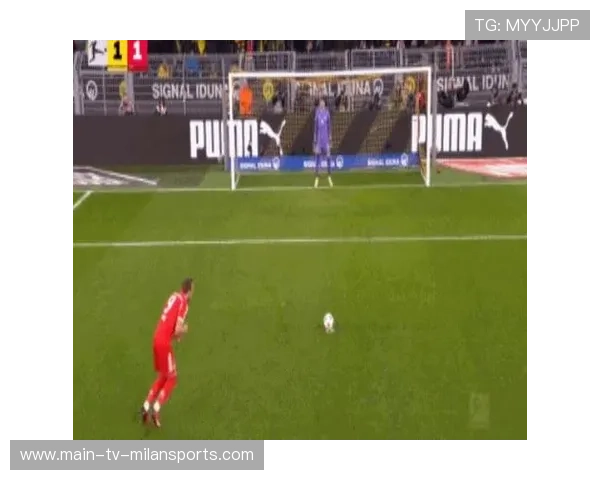 凯恩在德甲赛场接穆西亚拉助攻，轻松推射远角破门